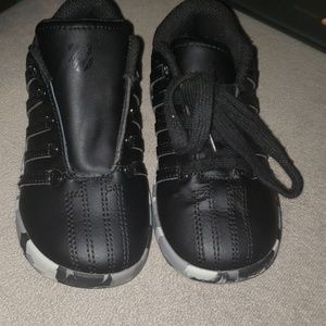 Toddler boys K-Swiss in great condition.